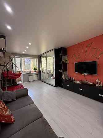 Продаж 1 кім. 11 мкрн. Лівий берег Кам`янське (Запорізька обл.)