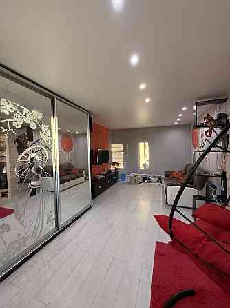 Продаж 1 кім. 11 мкрн. Лівий берег Кам`янське (Запорізька обл.)