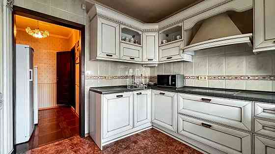 Продажа 3к.кв. 81м2, 4й этаж, Анны Ахматовой 15, метро Позняки Киев