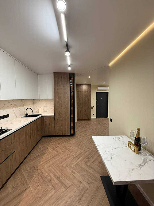 Однокімнатна квартира з дизайнерським ремонтом у ЖК Family Plaza Ивано-Франковск - изображение 4