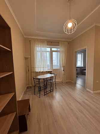 Градинська  7,  "євродвушка"  біля ТЦ " Район" Київ