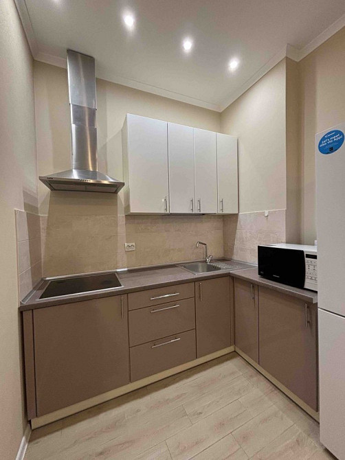 Градинська  7,  "євродвушка"  біля ТЦ " Район" Киев - изображение 4