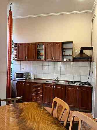 Простора 3-кімнатна квартира в ближньому центрі, вул. Костомарова Львов