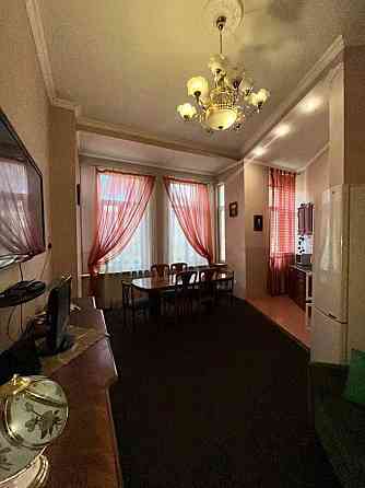 Простора 3-кімнатна квартира в ближньому центрі, вул. Костомарова Львов