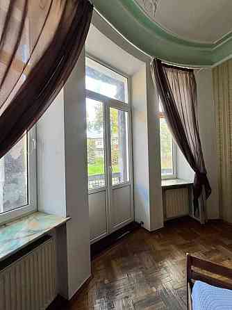 Простора 3-кімнатна квартира в ближньому центрі, вул. Костомарова Львов