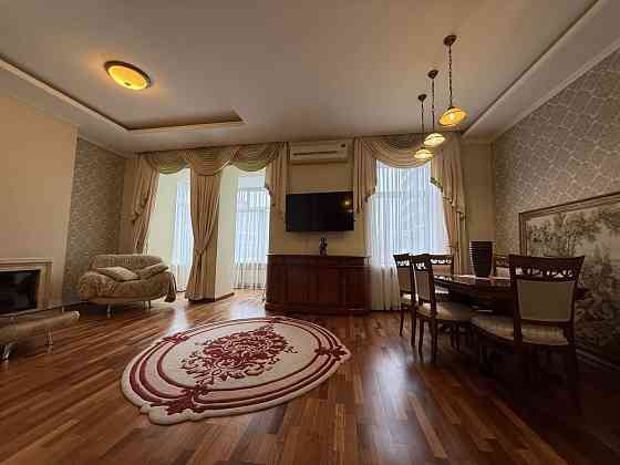 Вул.Предславинська 24 метро Палац України Київ