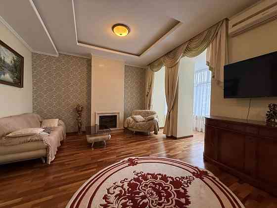 Вул.Предславинська 24 метро Палац України Київ