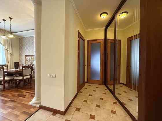 Вул.Предславинська 24 метро Палац України Київ