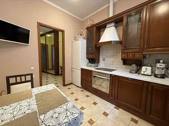 Вул.Предславинська 24 метро Палац України Київ