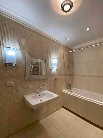 Оренда 4-кімнатної квартири вул.Круглоуніверситетська 178,5 м² Паркінг Київ