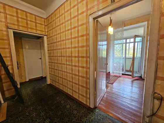 Продаётся 2-комнатная «сталинка» в районе cоцгорода,  ул. Гурова Кривой Рог