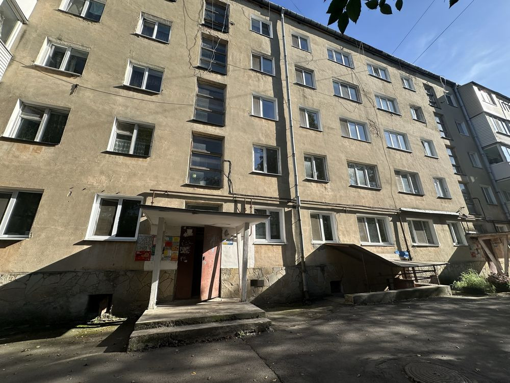 Продам 3-кімнатну квартру . Центр . З виглядом на річку Рівне - зображення 1