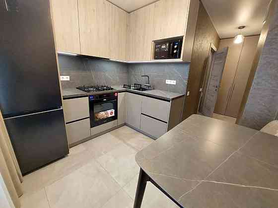 Продам 2 кімнатну квартиру вул.Н.Сотні( Стасюка) Черновцы