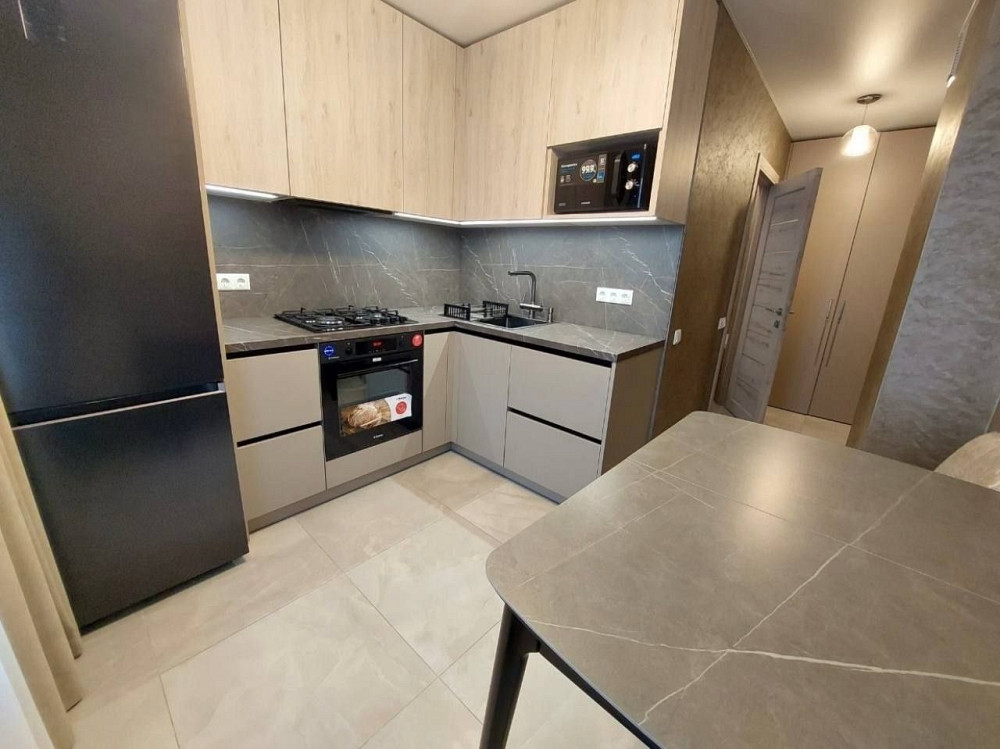 Продам 2 кімнатну квартиру вул.Н.Сотні( Стасюка) Чернівці - зображення 1