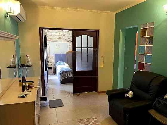 Простора 4-кімнатна квартира 93 м² пропс. Червоної Калини 5-А Киев