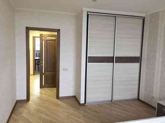 2 к / Посольство Америки / метро Берестейська Київ