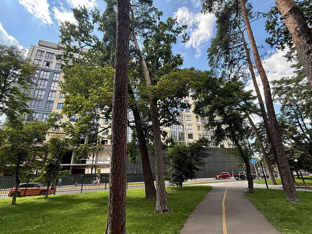 Видова однокімнатна квартира з гардеробом в центрі міста! Ірпінь - зображення 1