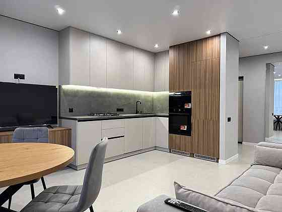 Шикарна двійка з кухнею-студією поблизу центру Ивано-Франковск