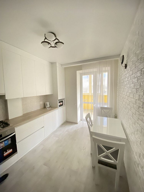 Затишна квартира з балконом 35м2. Мінімальне оформлення. Ірпінь - зображення 1