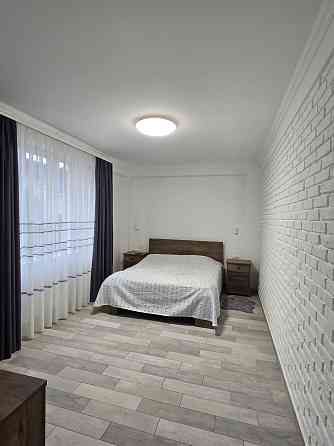 Продається 2 кімнатна квартира з гаражем від власника Черновцы