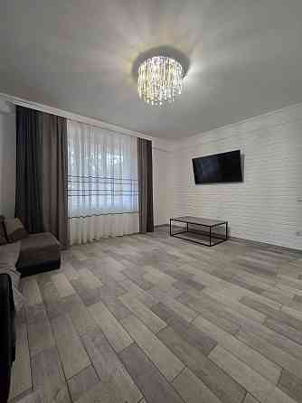 Продається 2 кімнатна квартира з гаражем від власника Черновцы