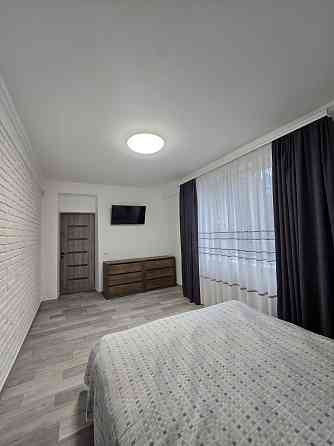 Продається 2 кімнатна квартира з гаражем від власника Черновцы