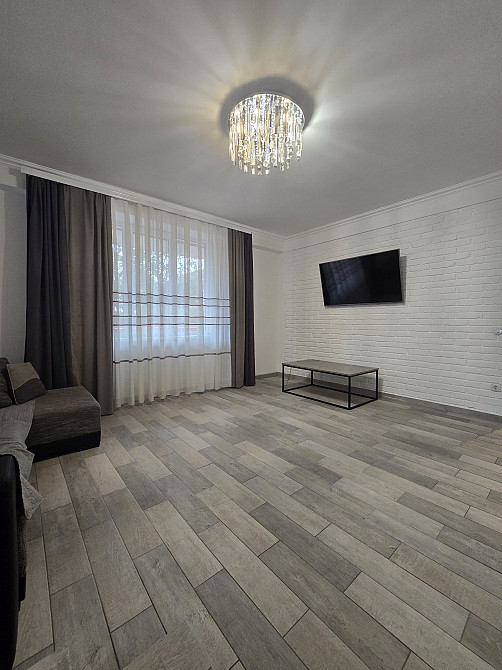 Продається 2 кімнатна квартира з гаражем від власника Черновцы - изображение 1