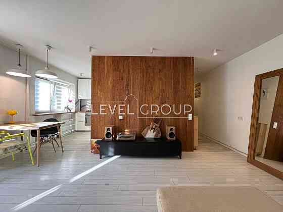 Простора та світла квартира площею 53,3м2 з ремонтом. метро Печерська Киев