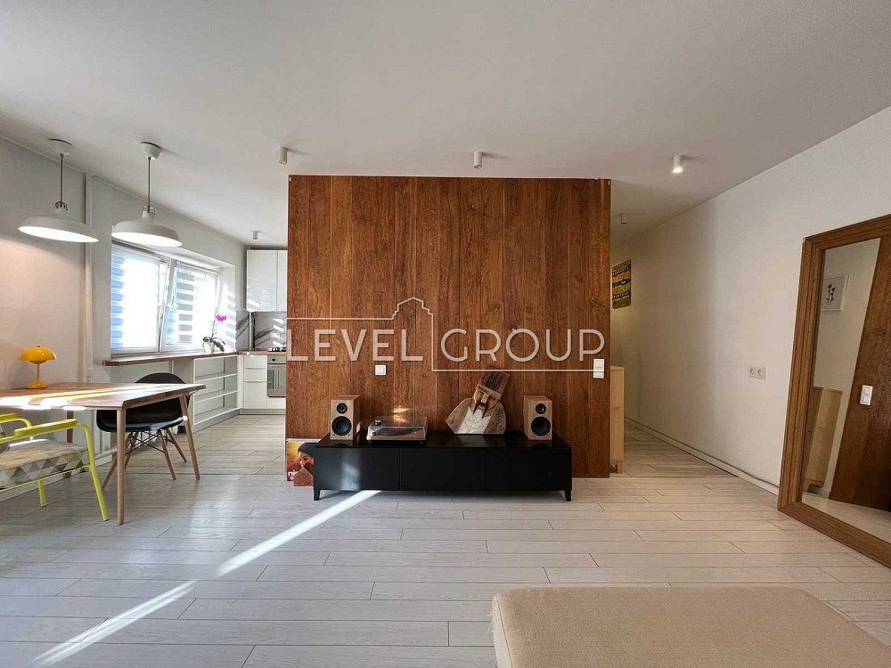 Простора та світла квартира площею 53,3м2 з ремонтом. метро Печерська Київ - зображення 3