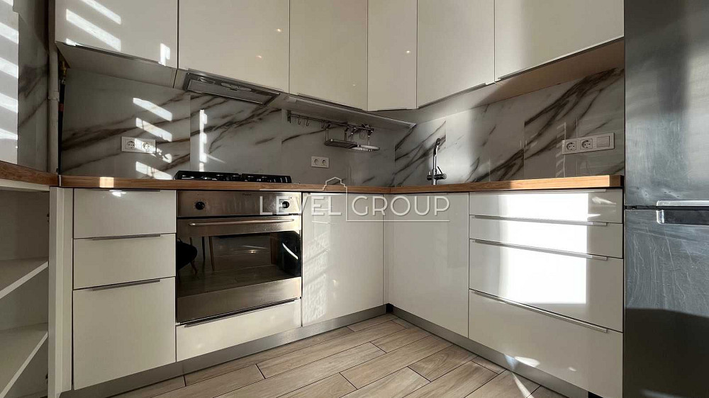 Простора та світла квартира площею 53,3м2 з ремонтом. метро Печерська Київ - зображення 8