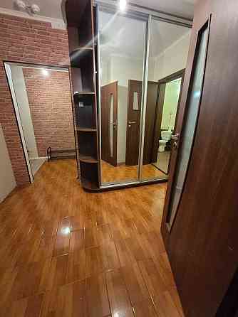 Продам трикімнатну. Милославська 4. Власник. Без довіреностей. Киев