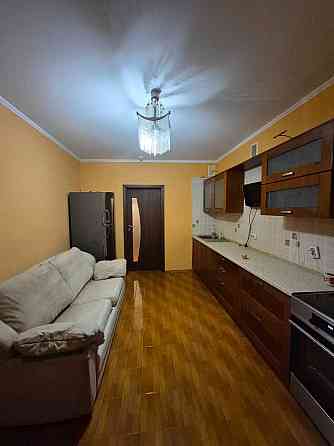 Продам трикімнатну. Милославська 4. Власник. Без довіреностей. Киев