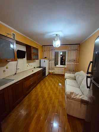 Продам трикімнатну. Милославська 4. Власник. Без довіреностей. Киев