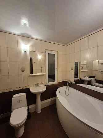 Продам трикімнатну. Милославська 4. Власник. Без довіреностей. Киев