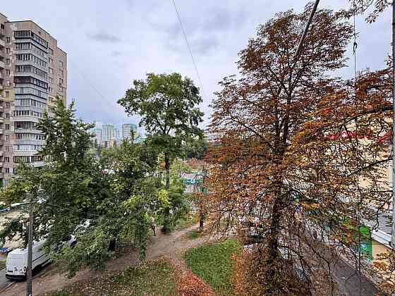 Затишна 2-кім 44 м2 в цегляному буд. вул. Івашкевича, 4 Киев