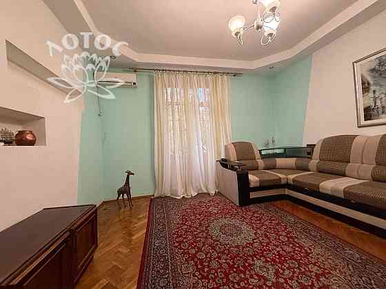 Продається простора 3-кімнатна квартира. Сталінка. Центр. Піонер Николаев