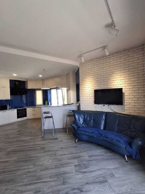 Продажа евродвушки(студия и спальня)в закрытом малоквартирном доме Чорноморськ - зображення 1