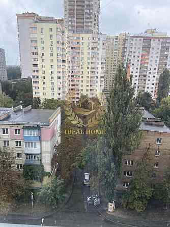 Продам 3-кімнатну квартиру в Святошинському районі Киев