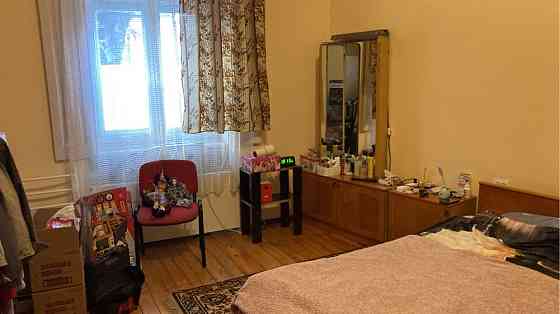 Продаж квартири ( або приватного будинку-окремо ) в центрі міста Берегове