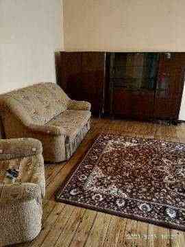 Продаж квартири ( або приватного будинку-окремо ) в центрі міста Берегове