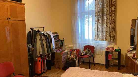 Продаж квартири ( або приватного будинку-окремо ) в центрі міста Берегове