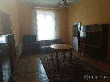 Продаж квартири ( або приватного будинку-окремо ) в центрі міста Берегове