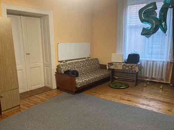 Продаж квартири ( або приватного будинку-окремо ) в центрі міста Берегове