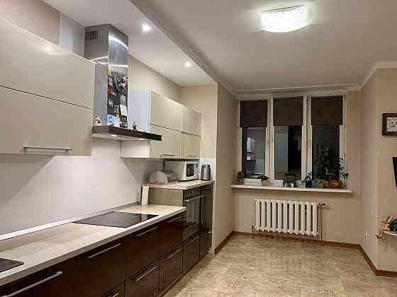 Продаж 3-к. квартира в ЖК Корона, Срібнокільська 1, Позняки Киев