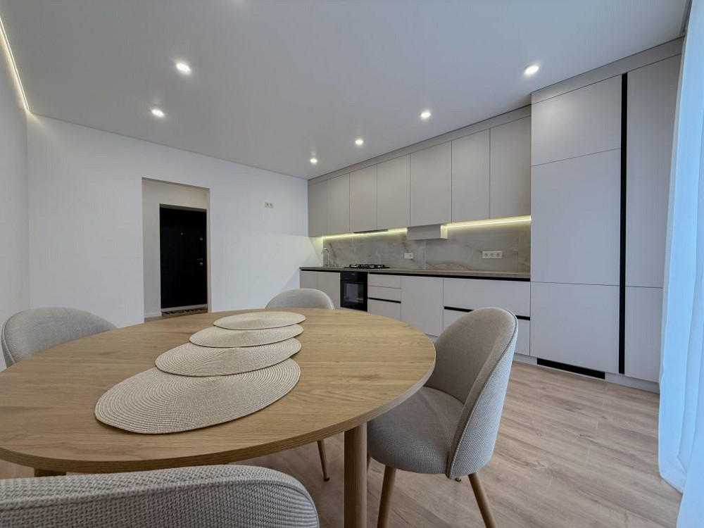 Продам простору 1-спальневу квартиру з ремонтом. ЖК "На Щасливому" Рівне - зображення 1