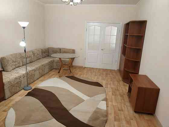 Оренда 3кв. 102м. Вул. АхматовоЇ 45 Метро 10 хв  пішки .ТРЦ RIVER MALL Киев