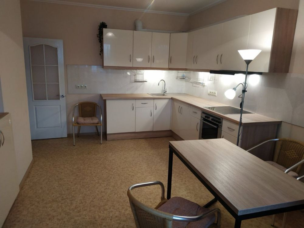 Оренда 3кв. 102м. Вул. АхматовоЇ 45 Метро 10 хв  пішки .ТРЦ RIVER MALL Київ - зображення 1