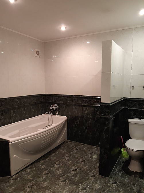 Сдам длительно 1 кв, р-н 7 школы, 6т Черноморск - изображение 1