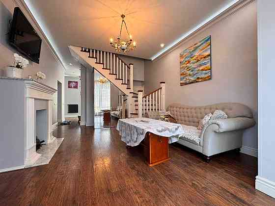 Продаж квартири в чудовому районі по вул.Куликівська з гаражем Львов