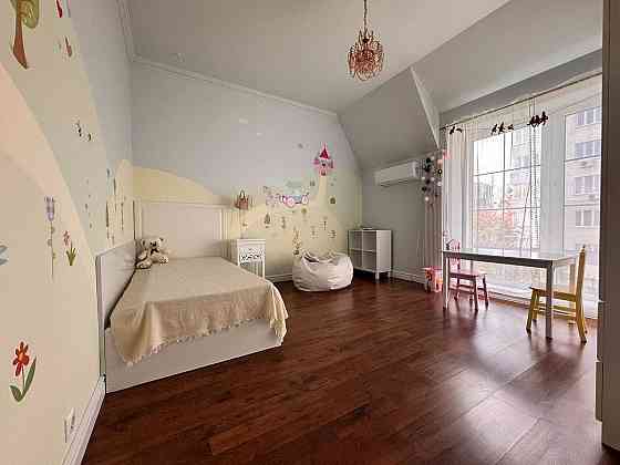 Продаж квартири в чудовому районі по вул.Куликівська з гаражем Львов